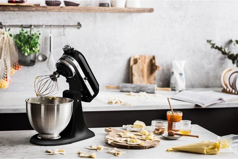  KitchenAid Classic Standmixer mit schwenkbarem Mischkopf 4,3 Liter 5K45SSEOB 